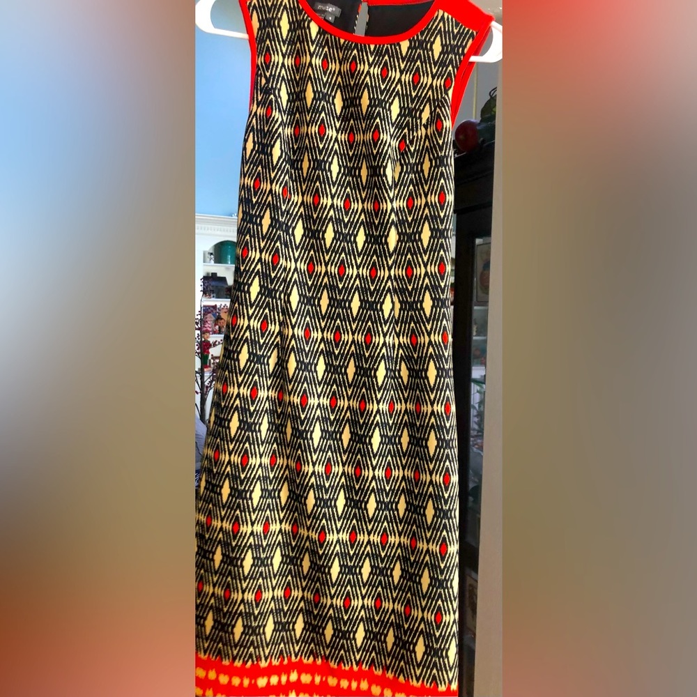 MUSE Black White & Red Abstract Dress with Sexy Back  Size 4